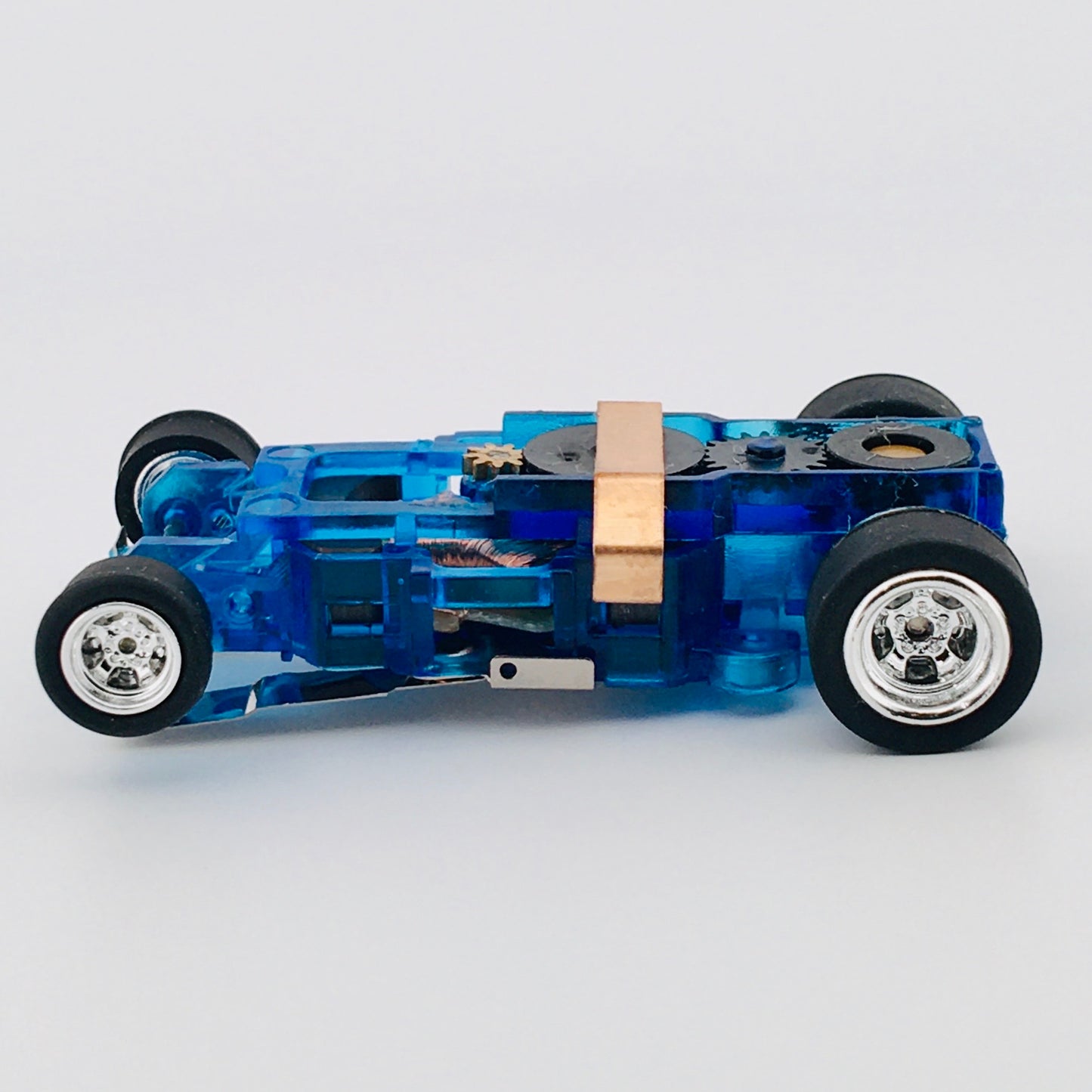 Auto World 4Gear Slot Car Chassis, Translucent Blue, Chrome Wheels