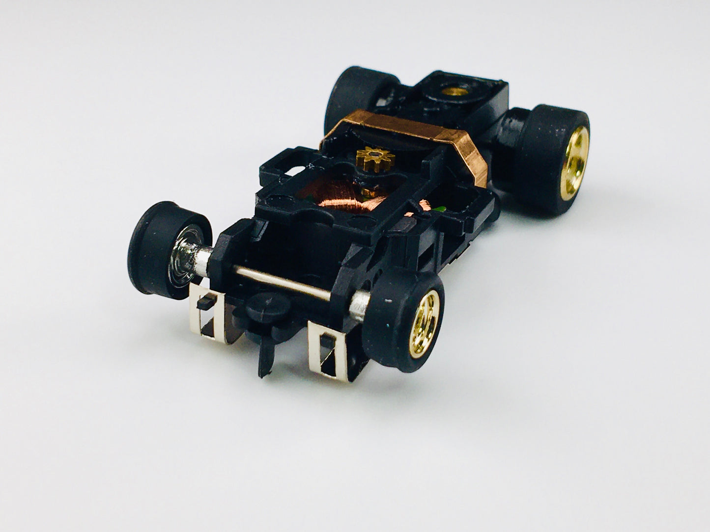 Auto World 4Gear Chassis with Gold Chrome Wheels