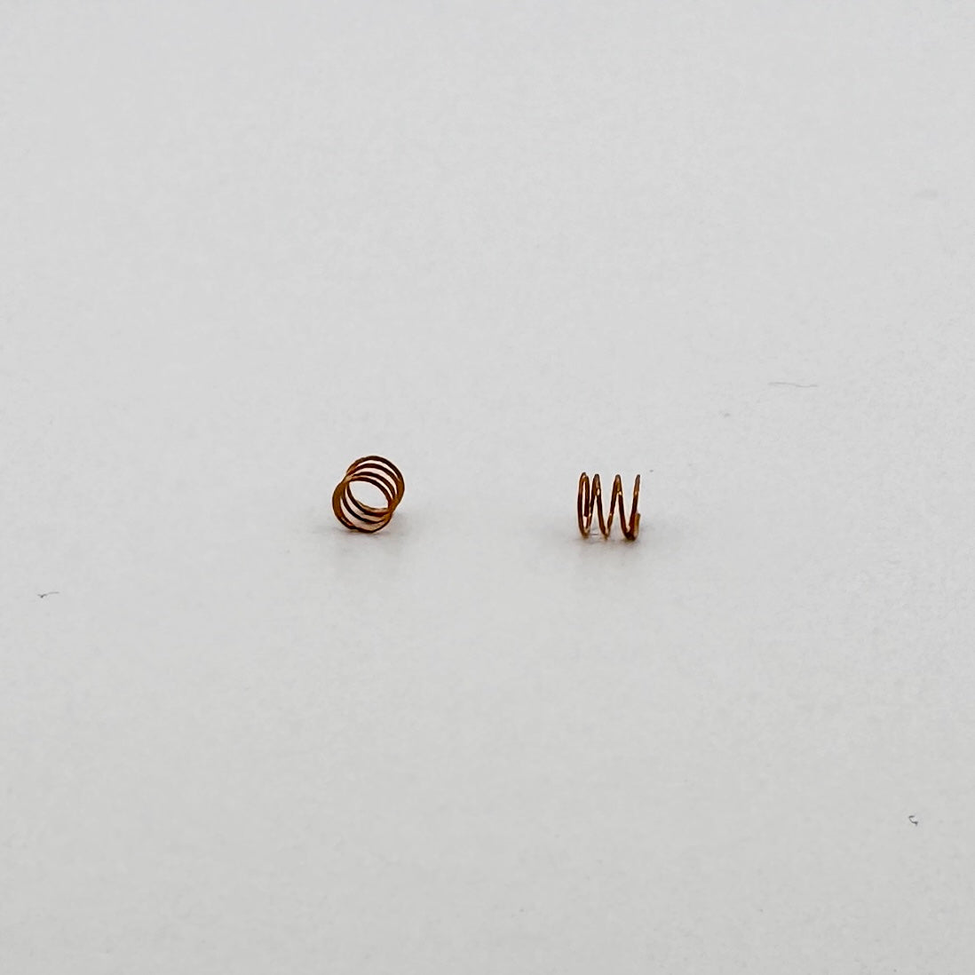 Auto World Pickup Shoe Springs (1 Pair) for 4Gear Slot Car Chassis Side View