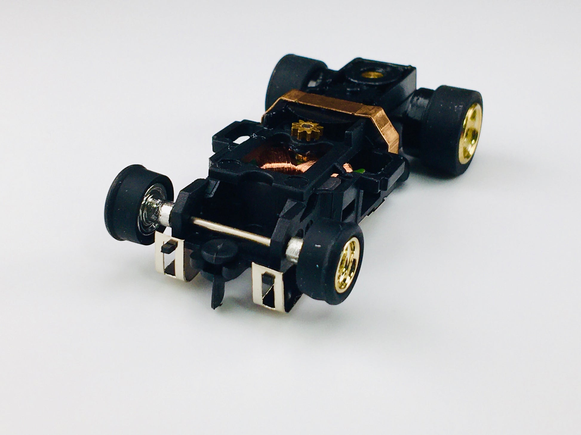 Auto World 4Gear Chassis with Gold Chrome Wheels