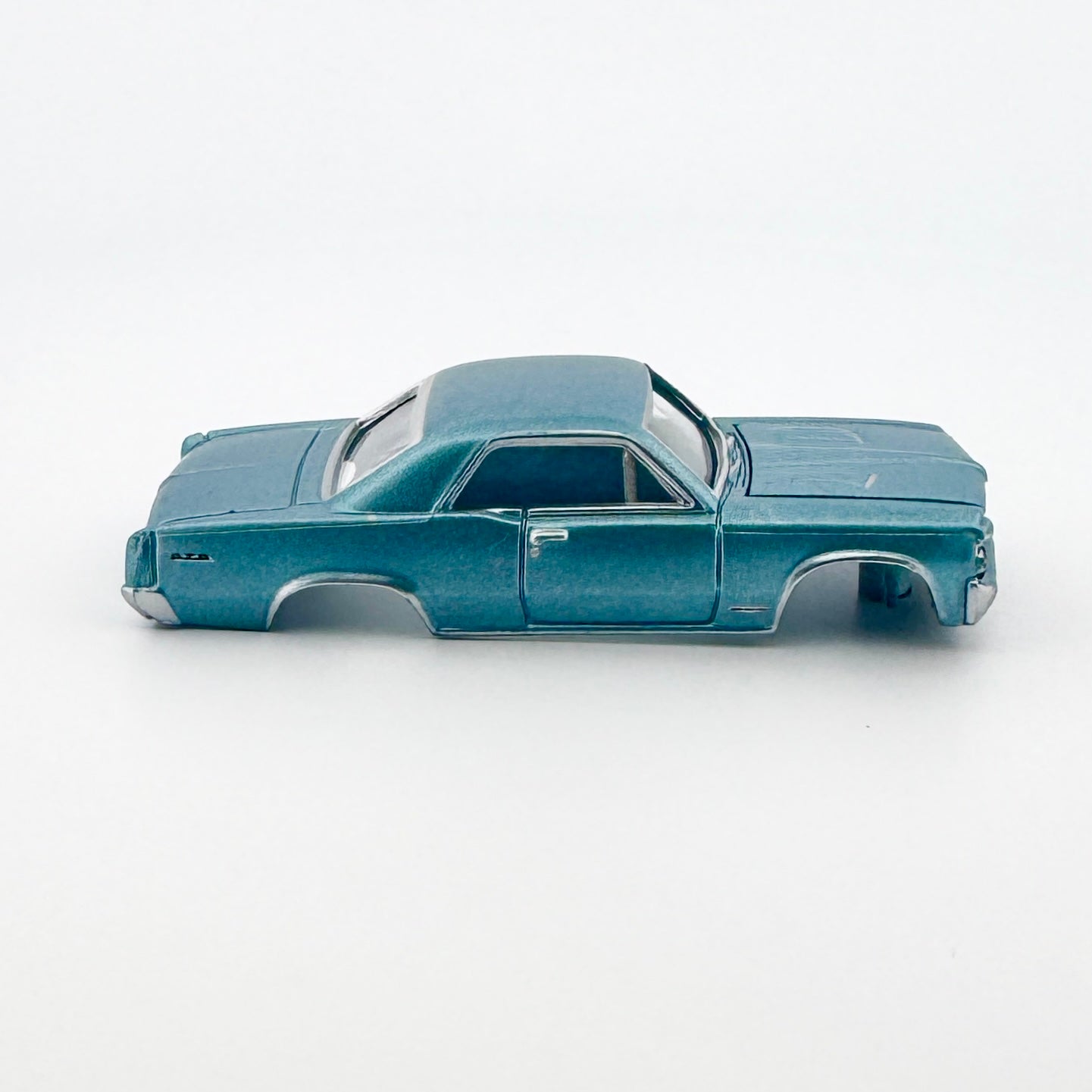 GTO(ジー・テー・オー)9 Auto World 1964 Pontiac GTO Body, Skyline Blue, Fits TJet Chassis