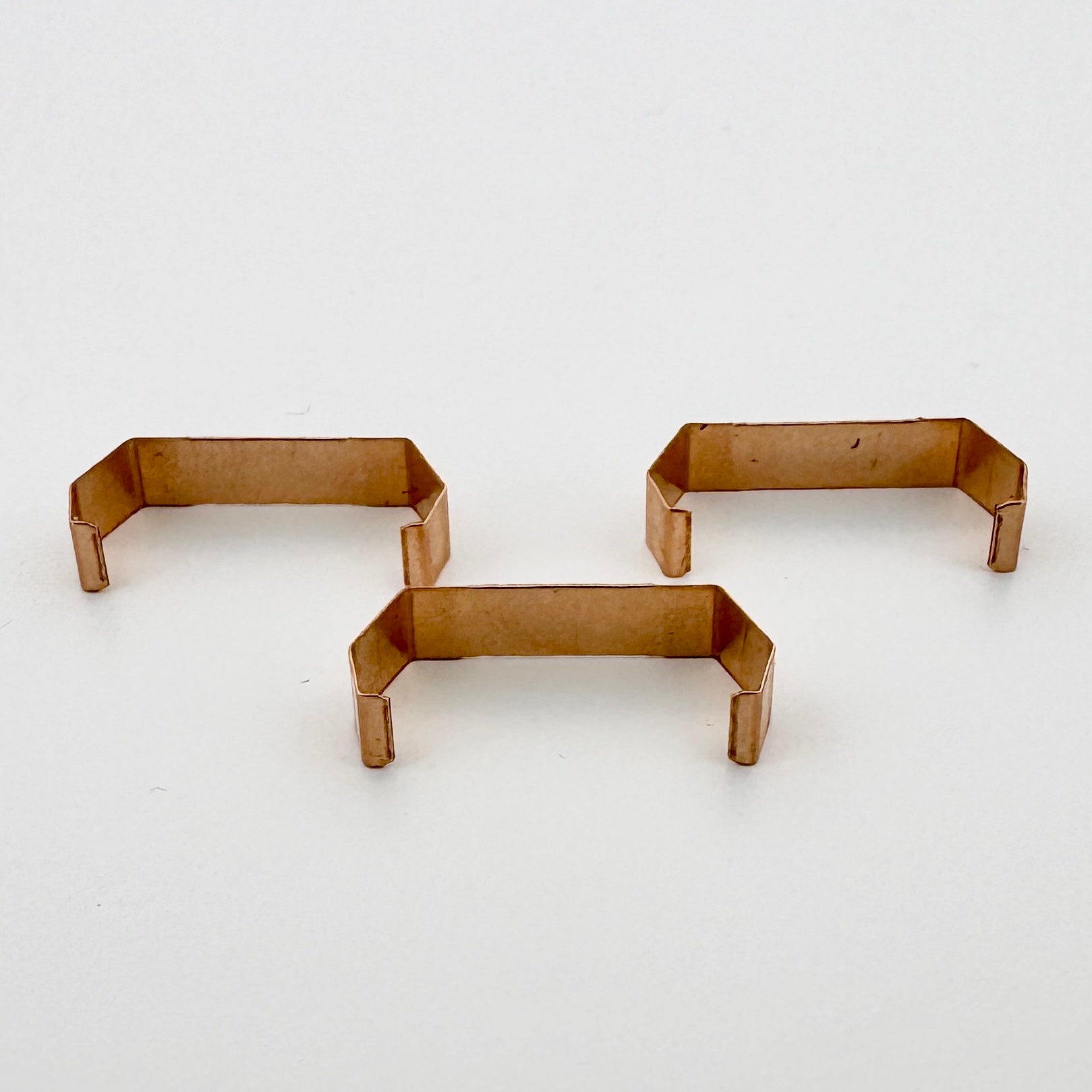 Auto World Gear Plate Clamp (3 Clamps) for XTraction Slot Car Chassis Side View