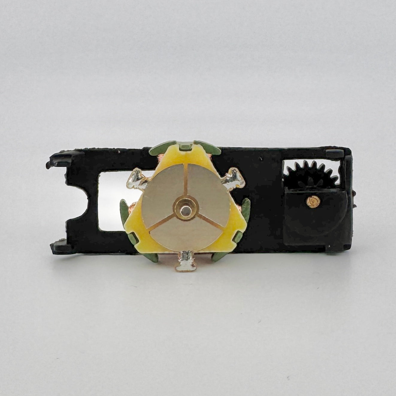 Auto World Armature & Gear Plate for XTraction Slot Car Chassis