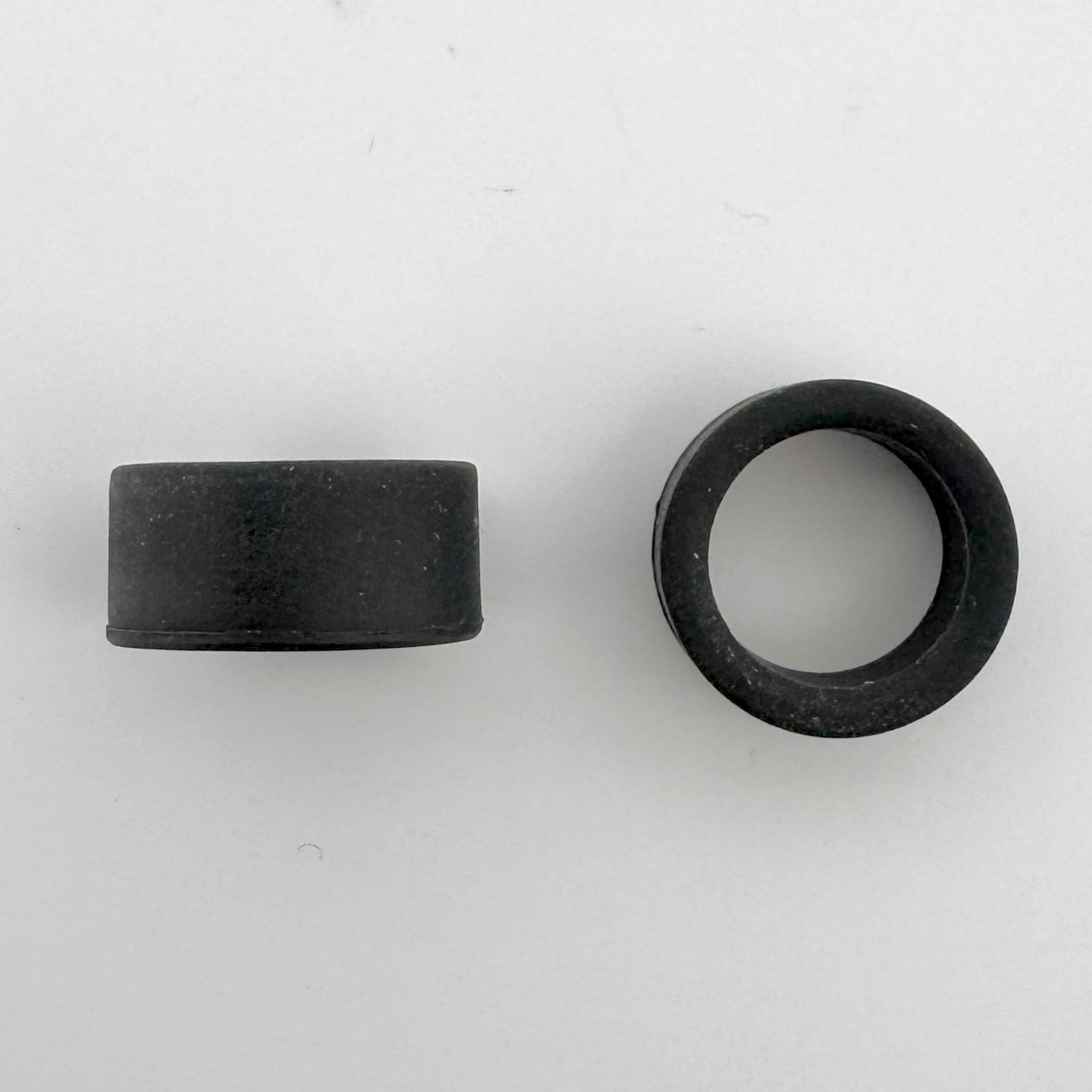 Auto World Rear Tires (1 Pair) for 4Gear Slot Car Chassis Top View