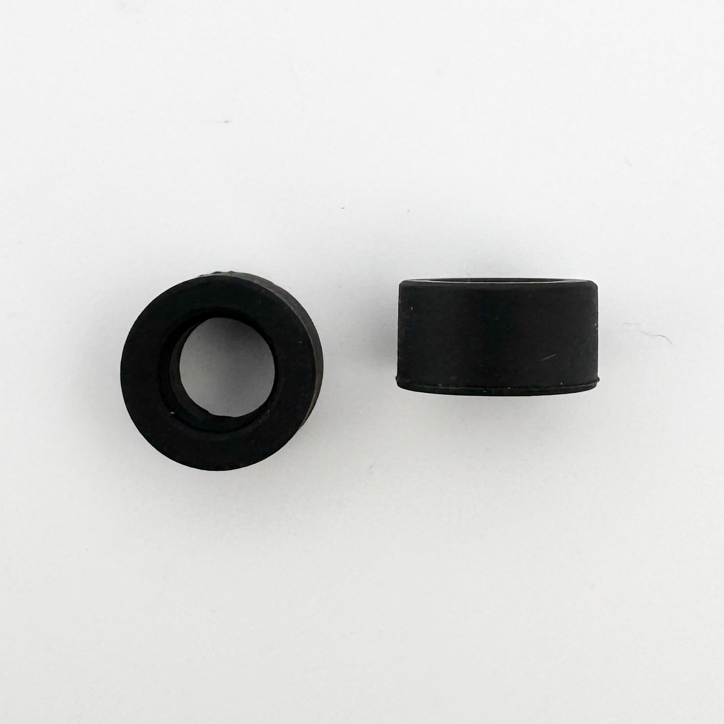 Auto World Rear Tires (1 Pair) for XTraction Slot Car Chassis Top View